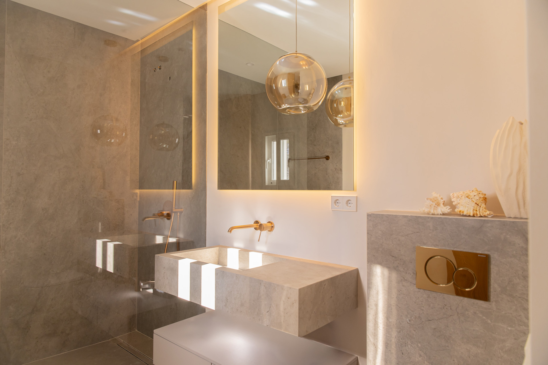 Aloha Garden — Fully Renovated 4-Bedroom Duplex Penthouse · Photo 26