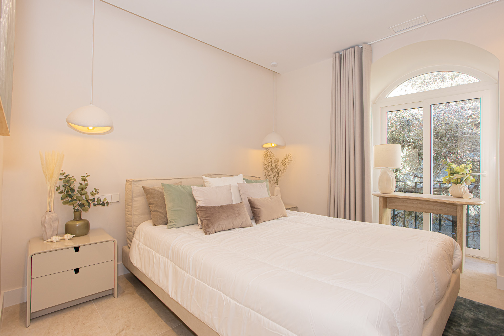 Aloha Garden — Fully Renovated 4-Bedroom Duplex Penthouse · Photo 23