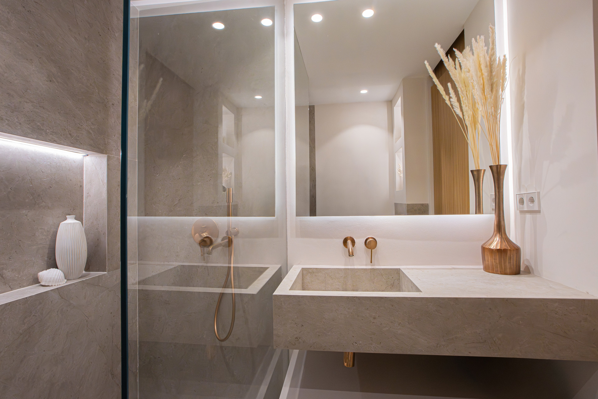 Aloha Garden — Fully Renovated 4-Bedroom Duplex Penthouse · Photo 34