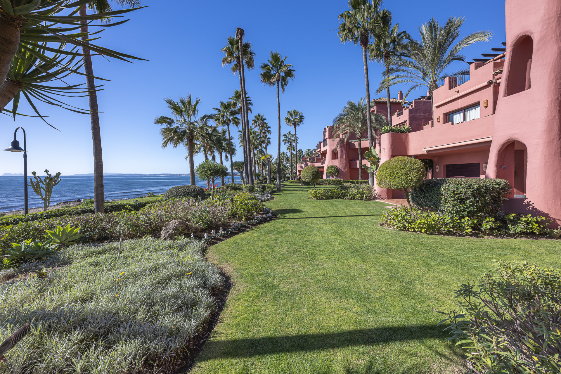 GROUND FLOOR APARTMENT - LUXURY - ESTEPONA · Photo 17