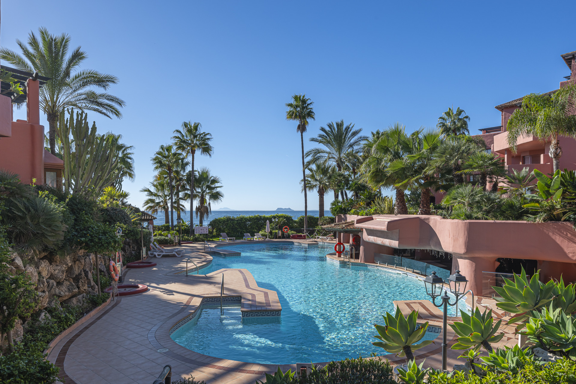 GROUND FLOOR APARTMENT - LUXURY - ESTEPONA · Photo 11