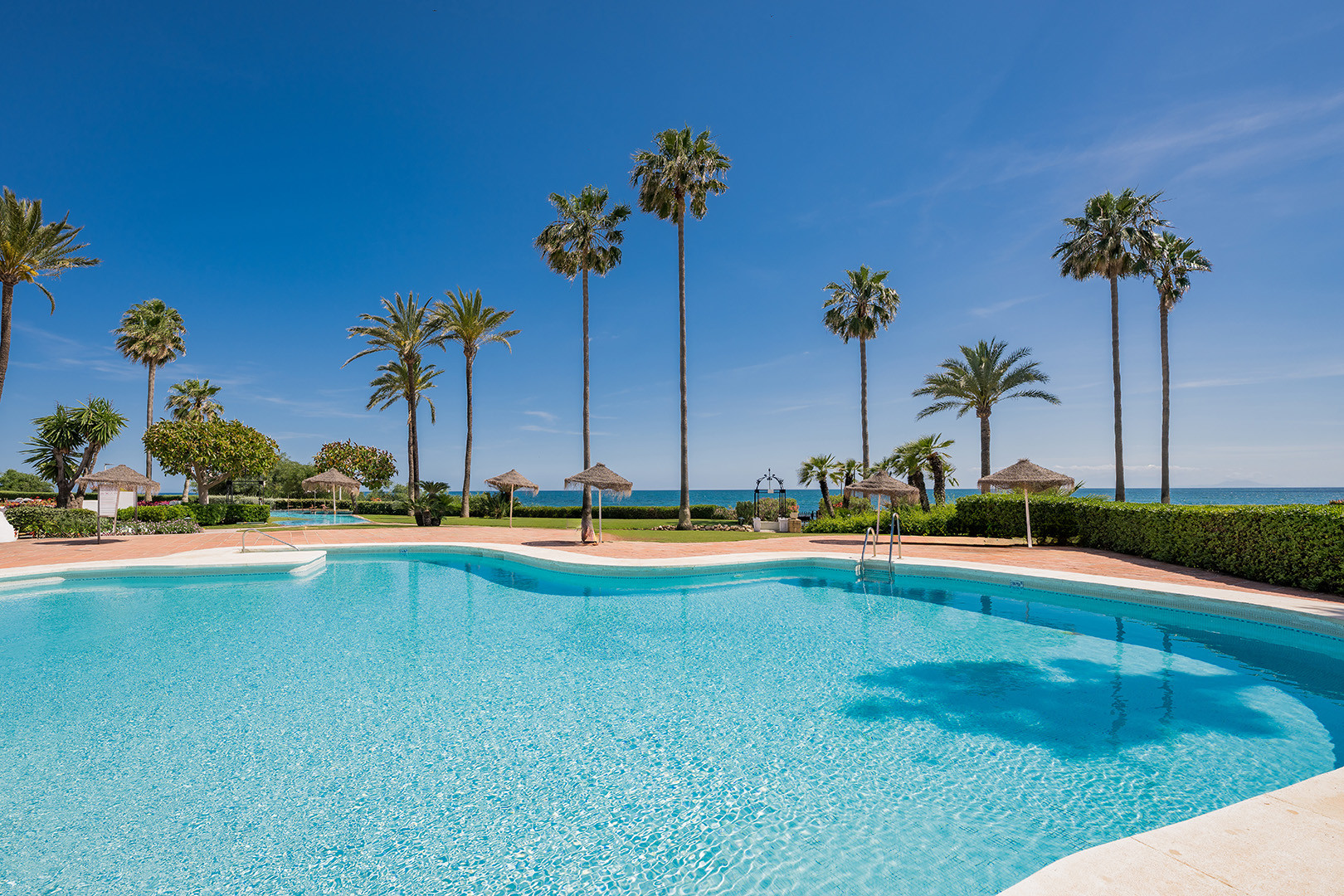 GROUND FLOOR APARTMENT IN ESTEPONA - LUXURY · Photo 13