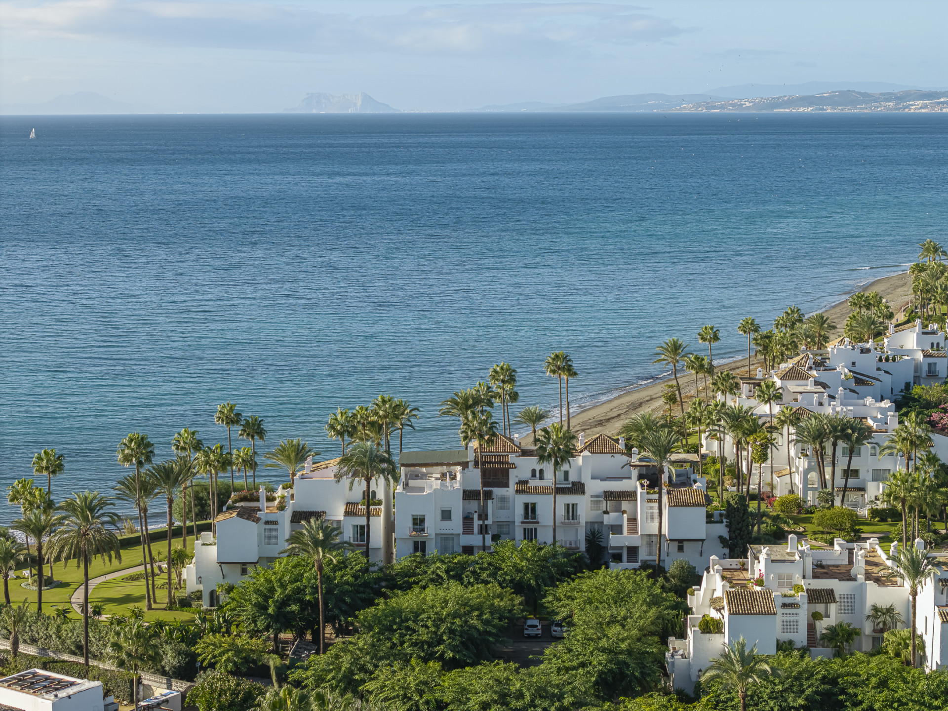 GROUND FLOOR APARTMENT IN ESTEPONA - LUXURY · Photo 17