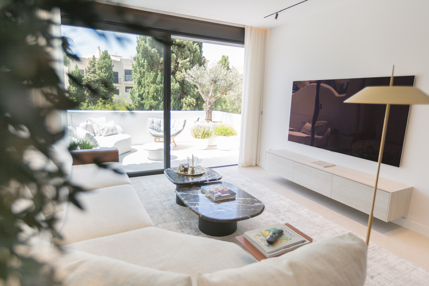Duplex fully renovated on second line beach in Puerto Banus · Photo 45