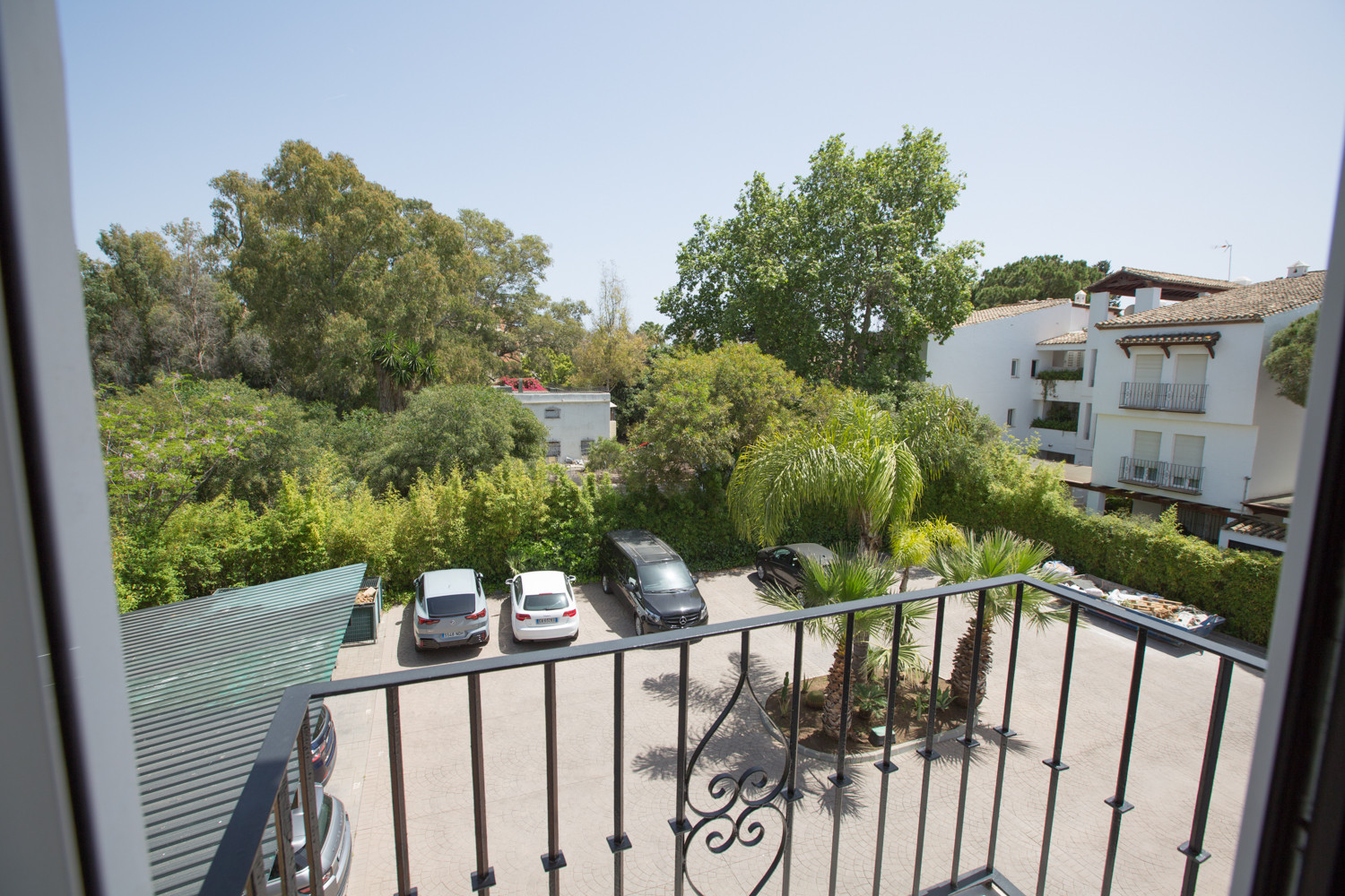 Duplex fully renovated on second line beach in Puerto Banus · Photo 31