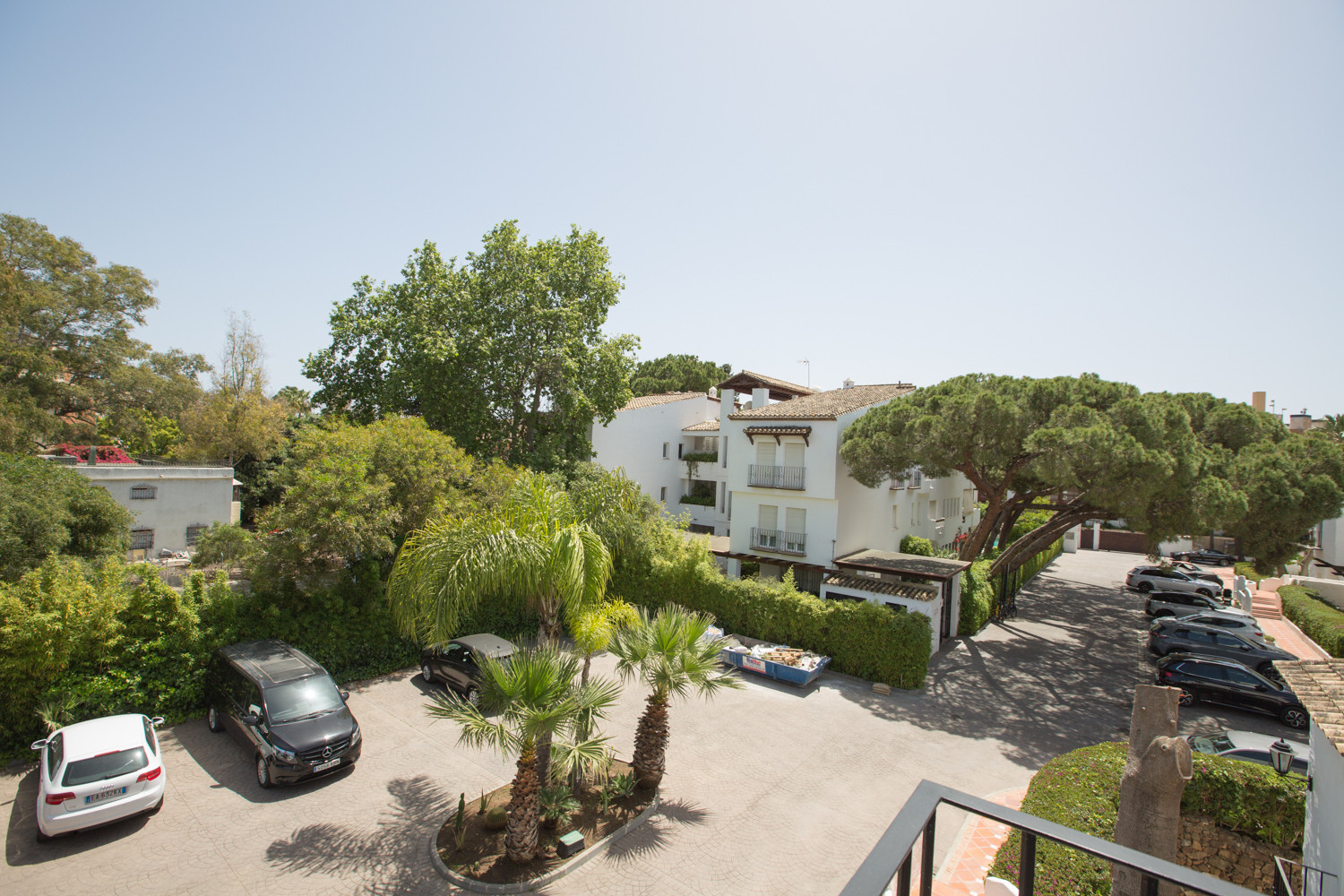 Duplex fully renovated on second line beach in Puerto Banus · Photo 32