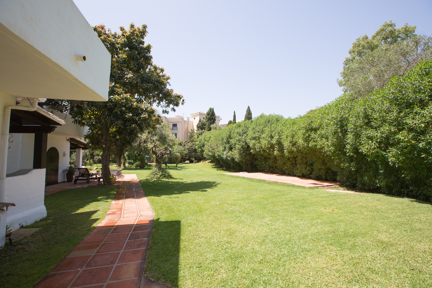 Duplex fully renovated on second line beach in Puerto Banus · Photo 46