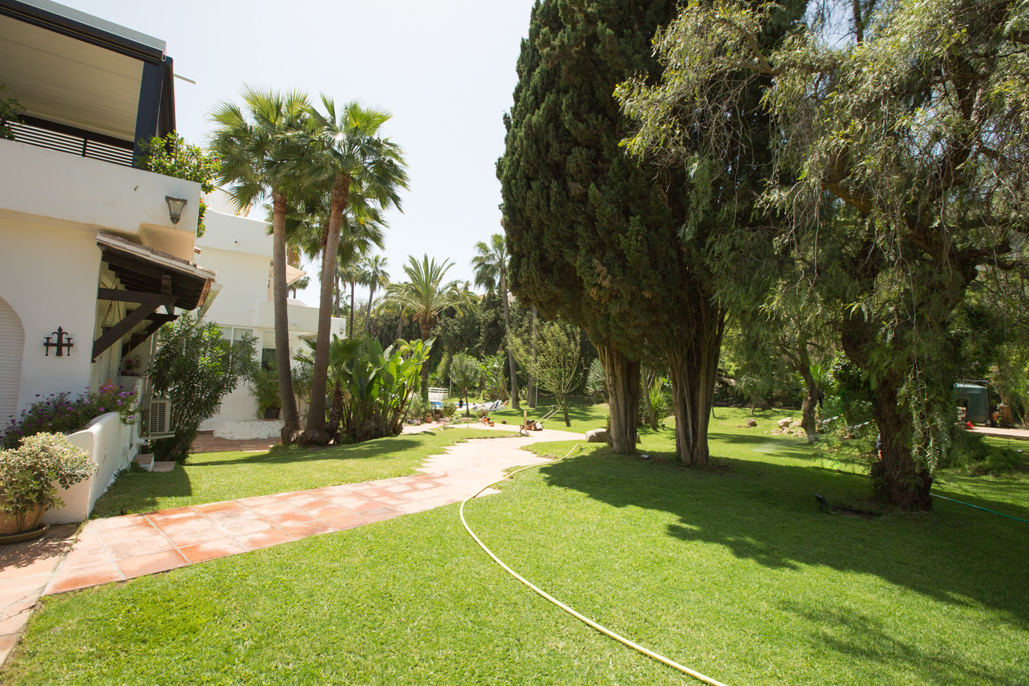 Duplex fully renovated on second line beach in Puerto Banus · Photo 48
