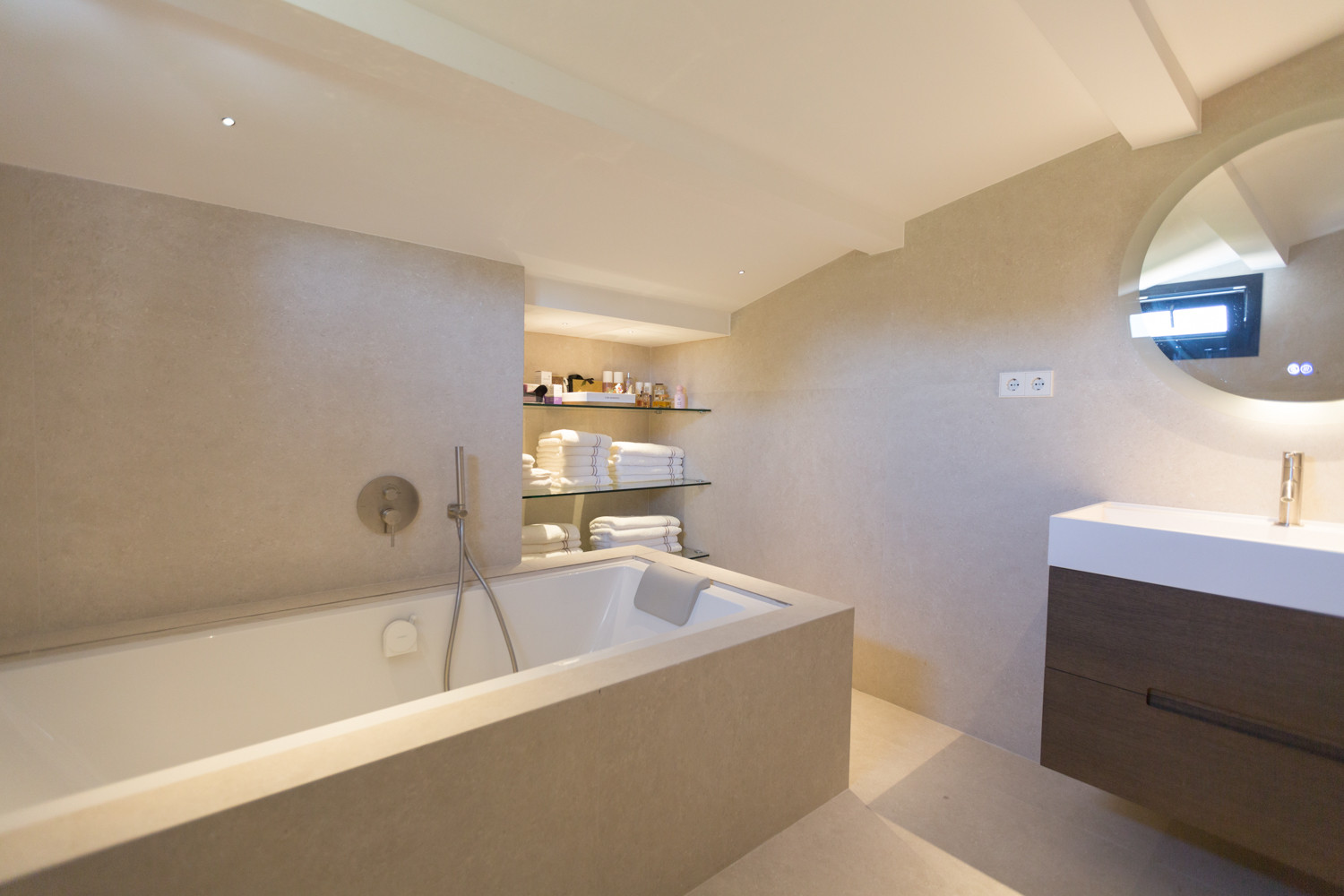 Duplex fully renovated on second line beach in Puerto Banus · Photo 42