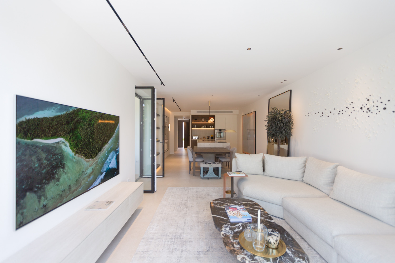 Duplex fully renovated on second line beach in Puerto Banus · Photo 16