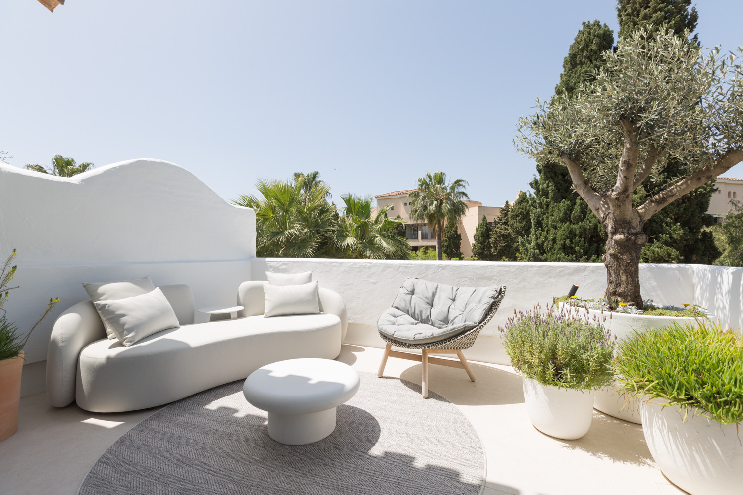 Duplex fully renovated on second line beach in Puerto Banus · Photo 17