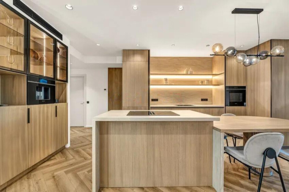Sophisticated Ground-Floor Residence in Magna Marbella · Photo 8