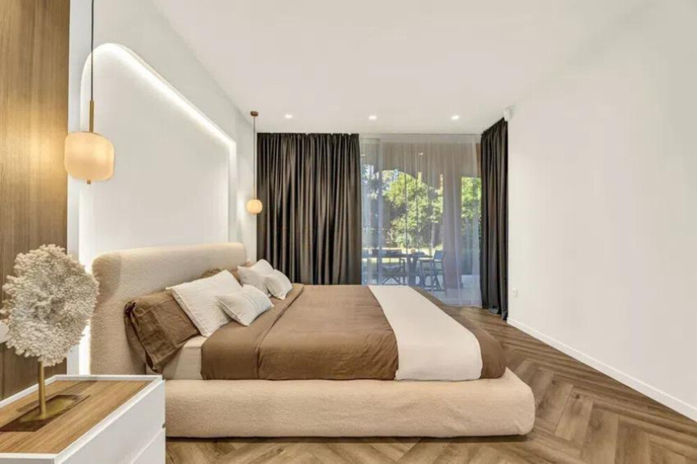 Sophisticated Ground-Floor Residence in Magna Marbella · Photo 14