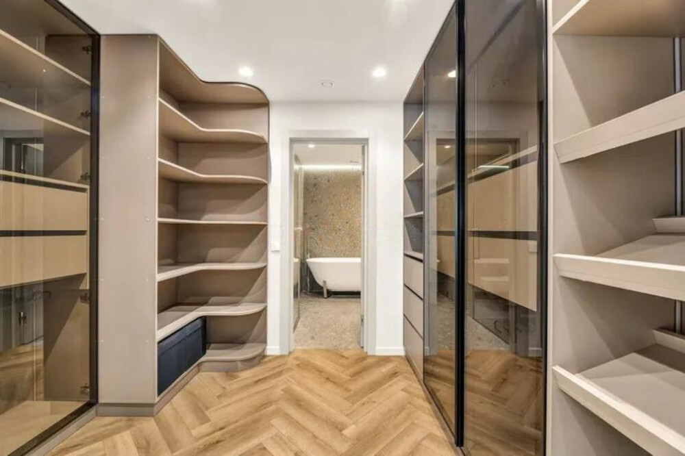 Sophisticated Ground-Floor Residence in Magna Marbella · Photo 17