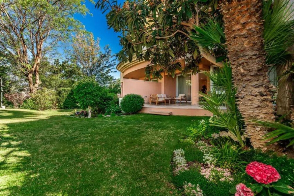 Sophisticated Ground-Floor Residence in Magna Marbella · Photo 22