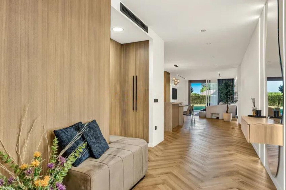 Sophisticated Ground-Floor Residence in Magna Marbella · Photo 11