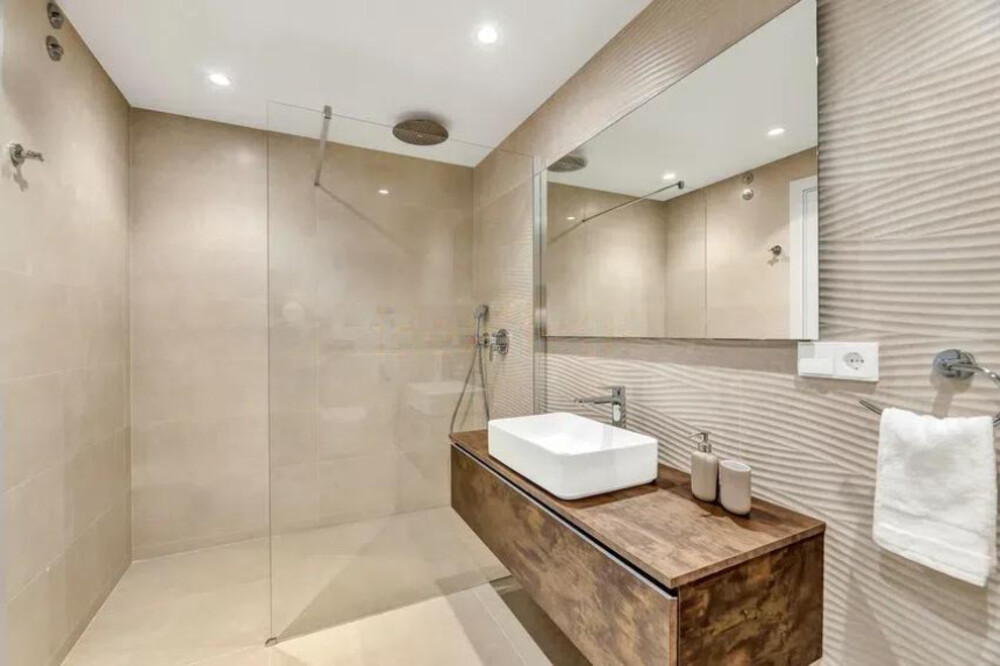 Sophisticated Ground-Floor Residence in Magna Marbella · Photo 19