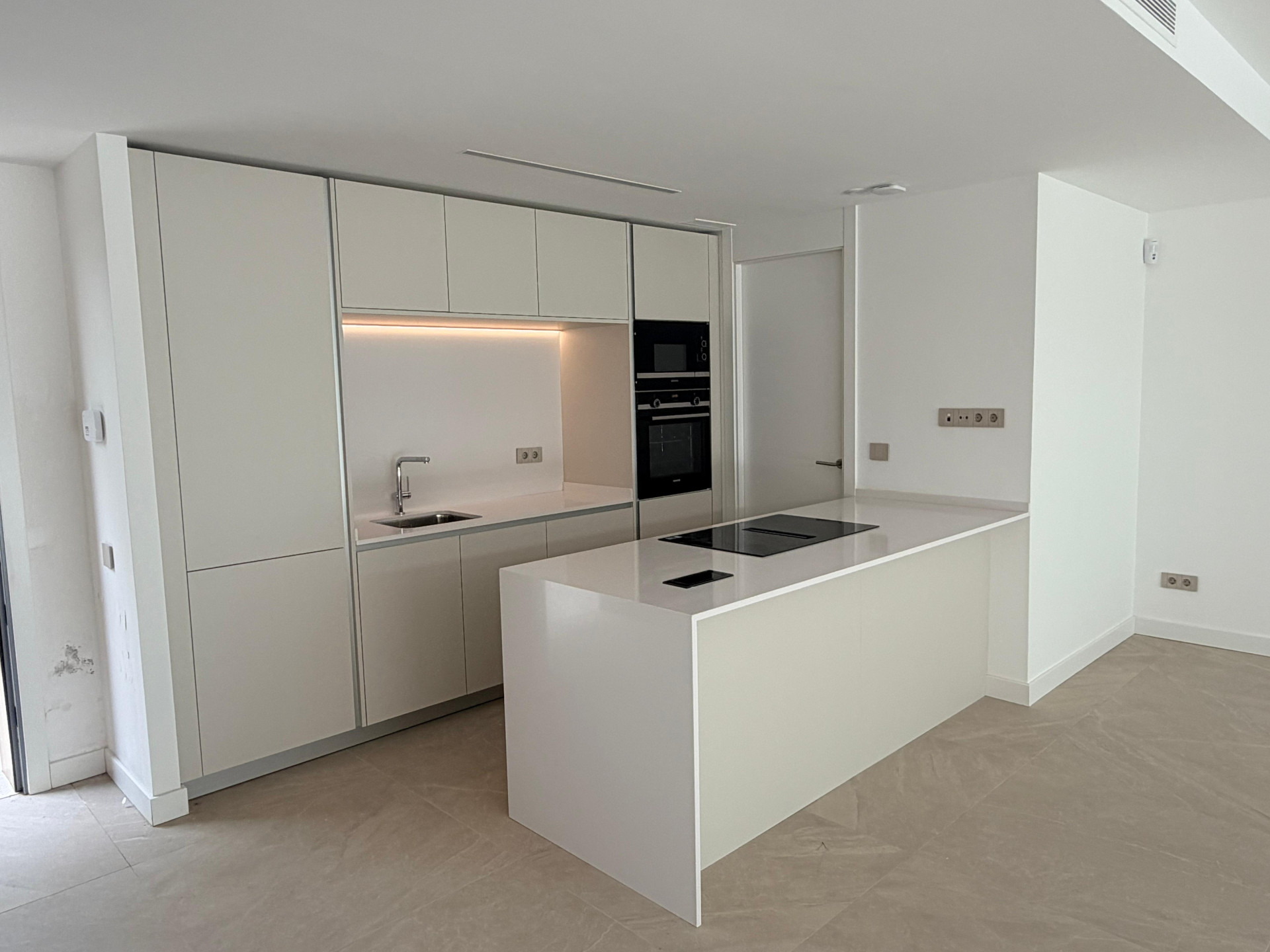 Brand-new property. Golf Views. Experience the perfect balance of privacy, light and lifestyle in Marbella · Photo 11
