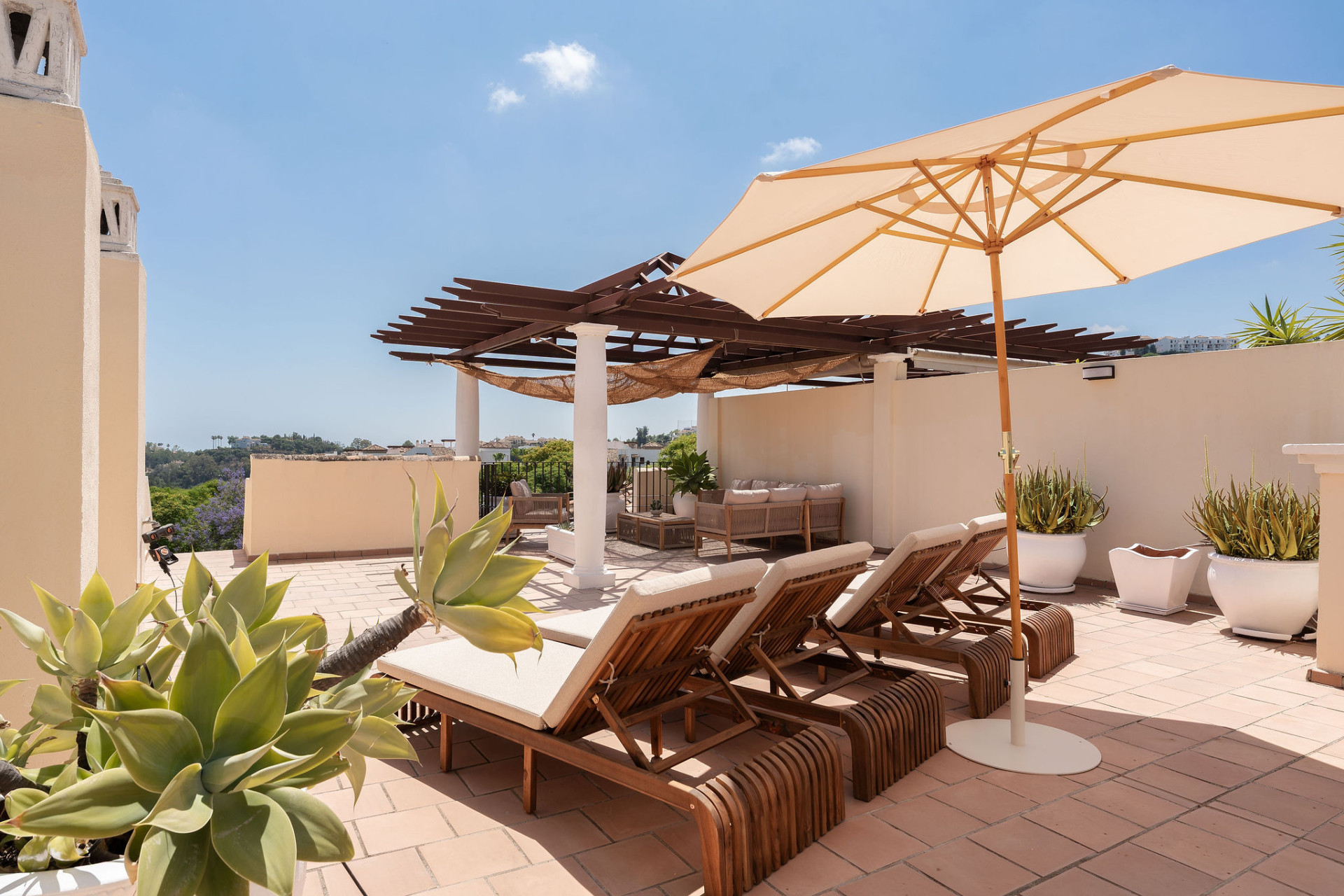 Welcome to this beautifully renovated penthouse offering bright, contemporary living in a tranquil Andalusian urbanization! · Photo 31