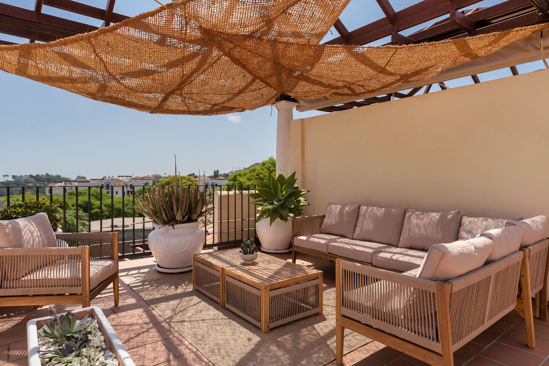 Welcome to this beautifully renovated penthouse offering bright, contemporary living in a tranquil Andalusian urbanization! · Photo 27