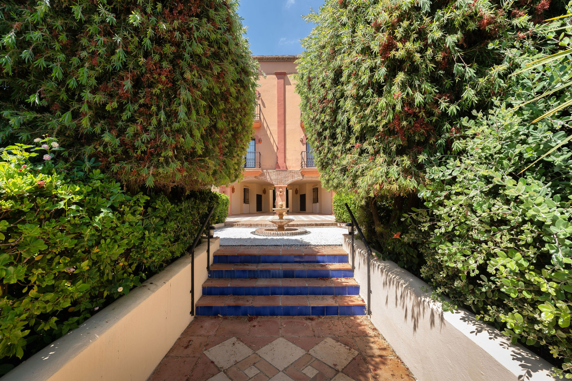 Welcome to this beautifully renovated penthouse offering bright, contemporary living in a tranquil Andalusian urbanization! · Photo 34
