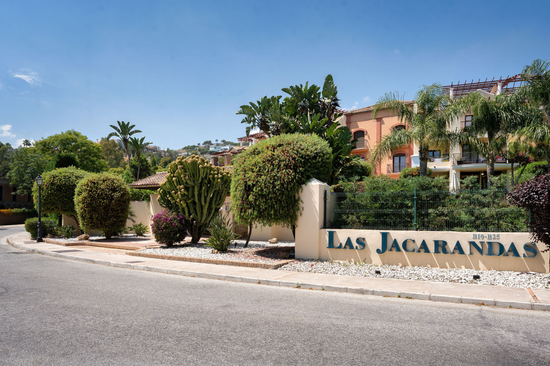 Welcome to this beautifully renovated penthouse offering bright, contemporary living in a tranquil Andalusian urbanization! · Photo 35