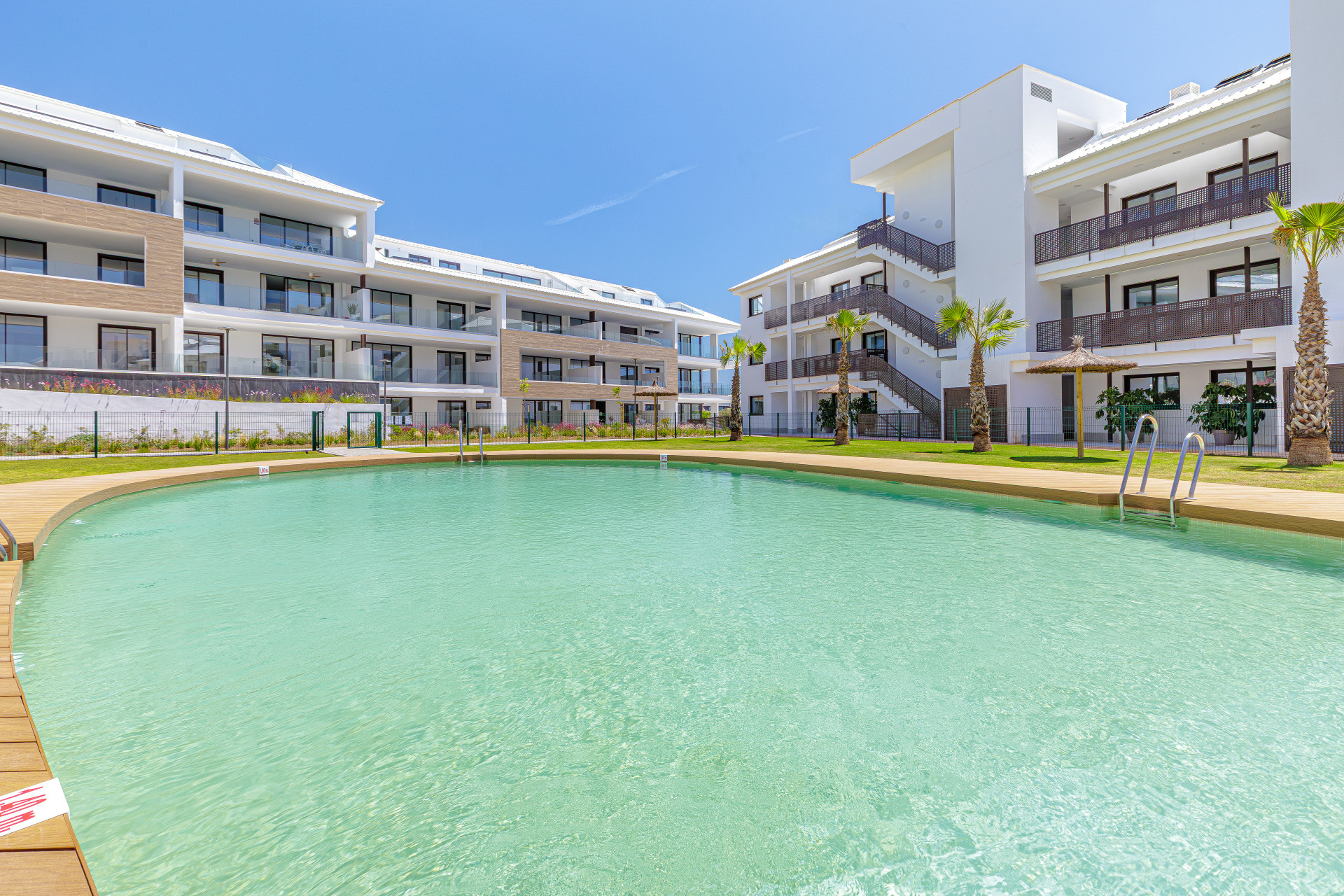 Contemporary Apartment with Exceptional Outdoor Space in Lomas del Higuerón · Photo 25