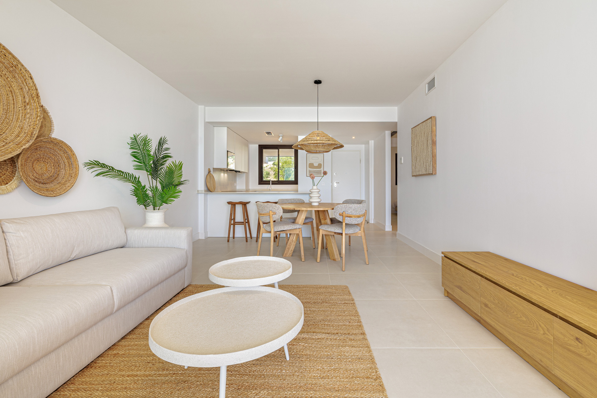 Contemporary Apartment with Exceptional Outdoor Space in Lomas del Higuerón · Photo 9