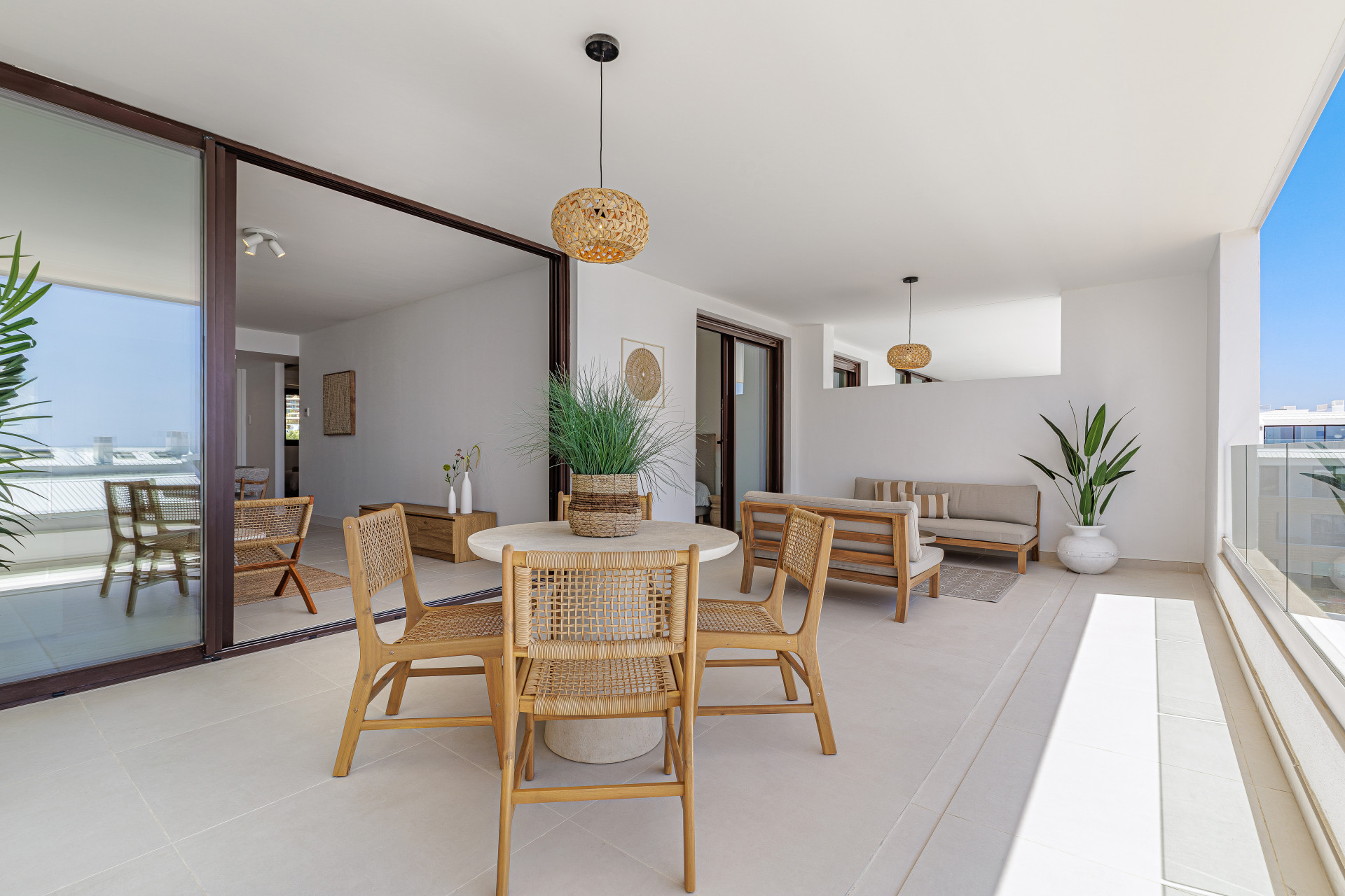 Contemporary Apartment with Exceptional Outdoor Space in Lomas del Higuerón · Photo 14