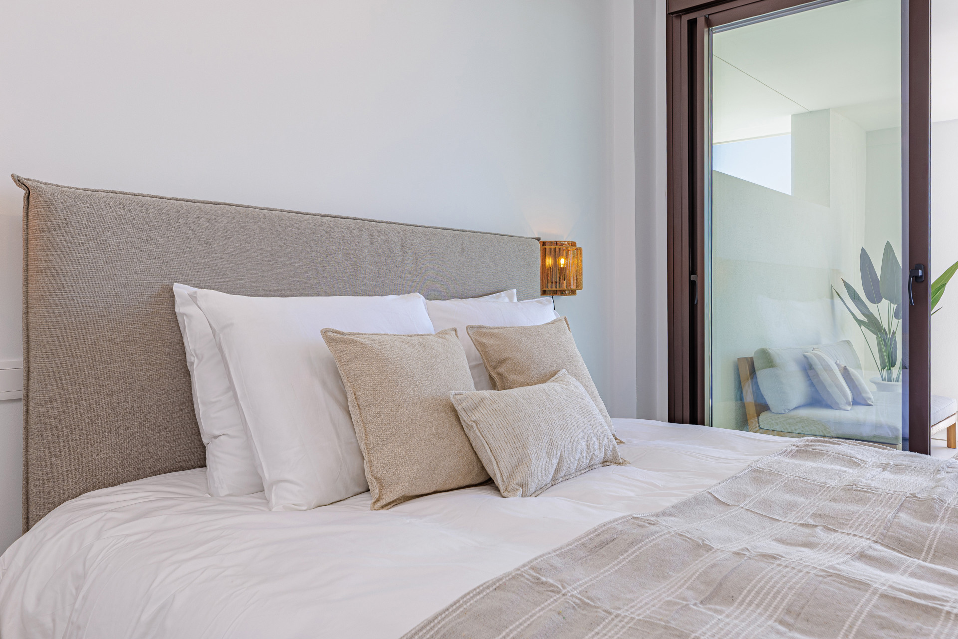 Contemporary Apartment with Exceptional Outdoor Space in Lomas del Higuerón · Photo 16