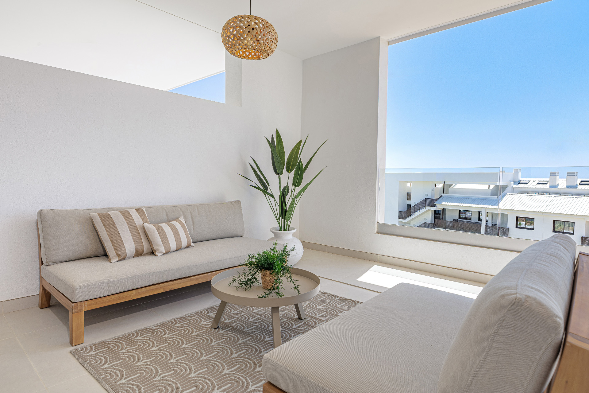 Contemporary Apartment with Exceptional Outdoor Space in Lomas del Higuerón · Photo 12