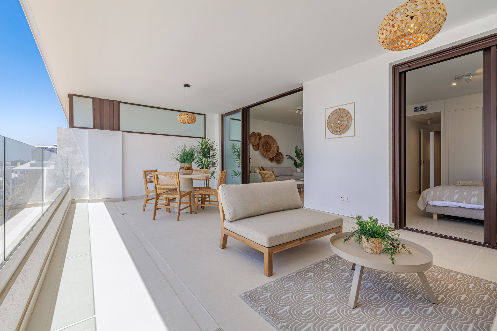 Contemporary Apartment with Exceptional Outdoor Space in Lomas del Higuerón · Photo 13