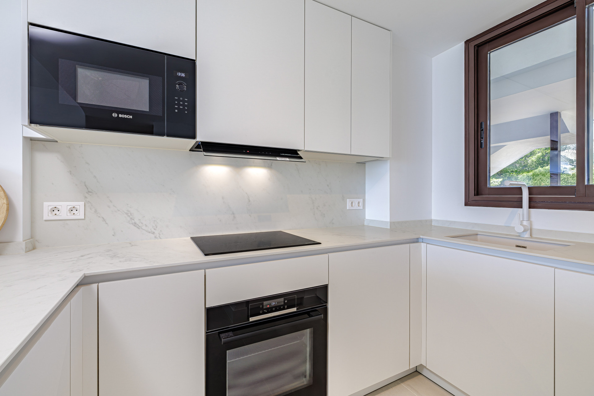 Contemporary Apartment with Exceptional Outdoor Space in Lomas del Higuerón · Photo 10