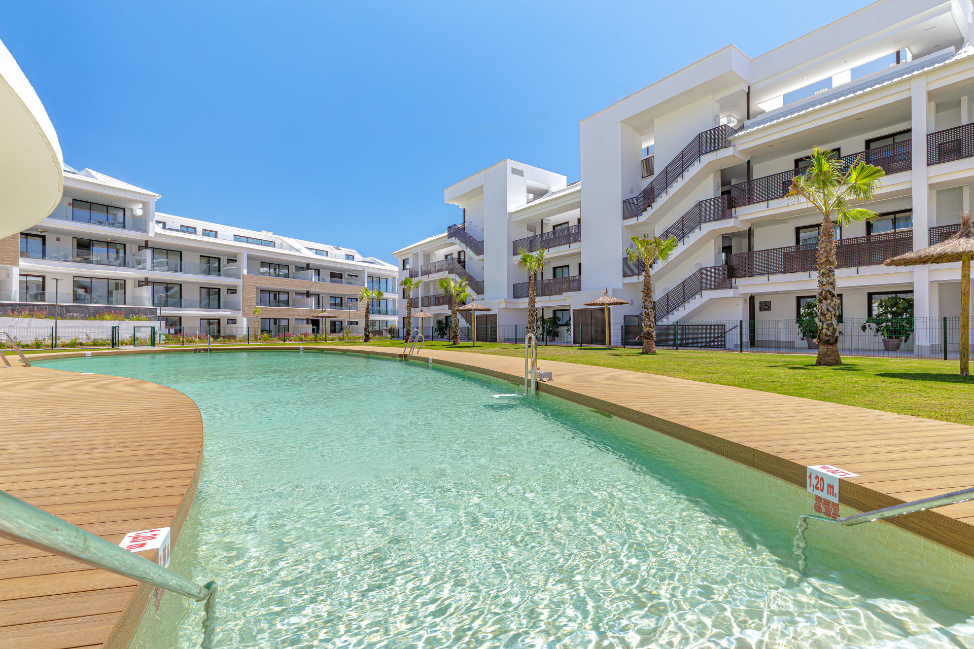 Contemporary Apartment with Exceptional Outdoor Space in Lomas del Higuerón · Photo 24