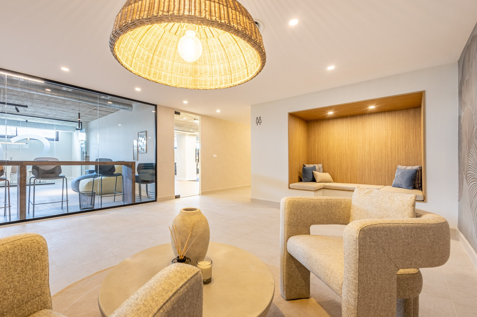 Contemporary Apartment with Exceptional Outdoor Space in Lomas del Higuerón · Photo 35