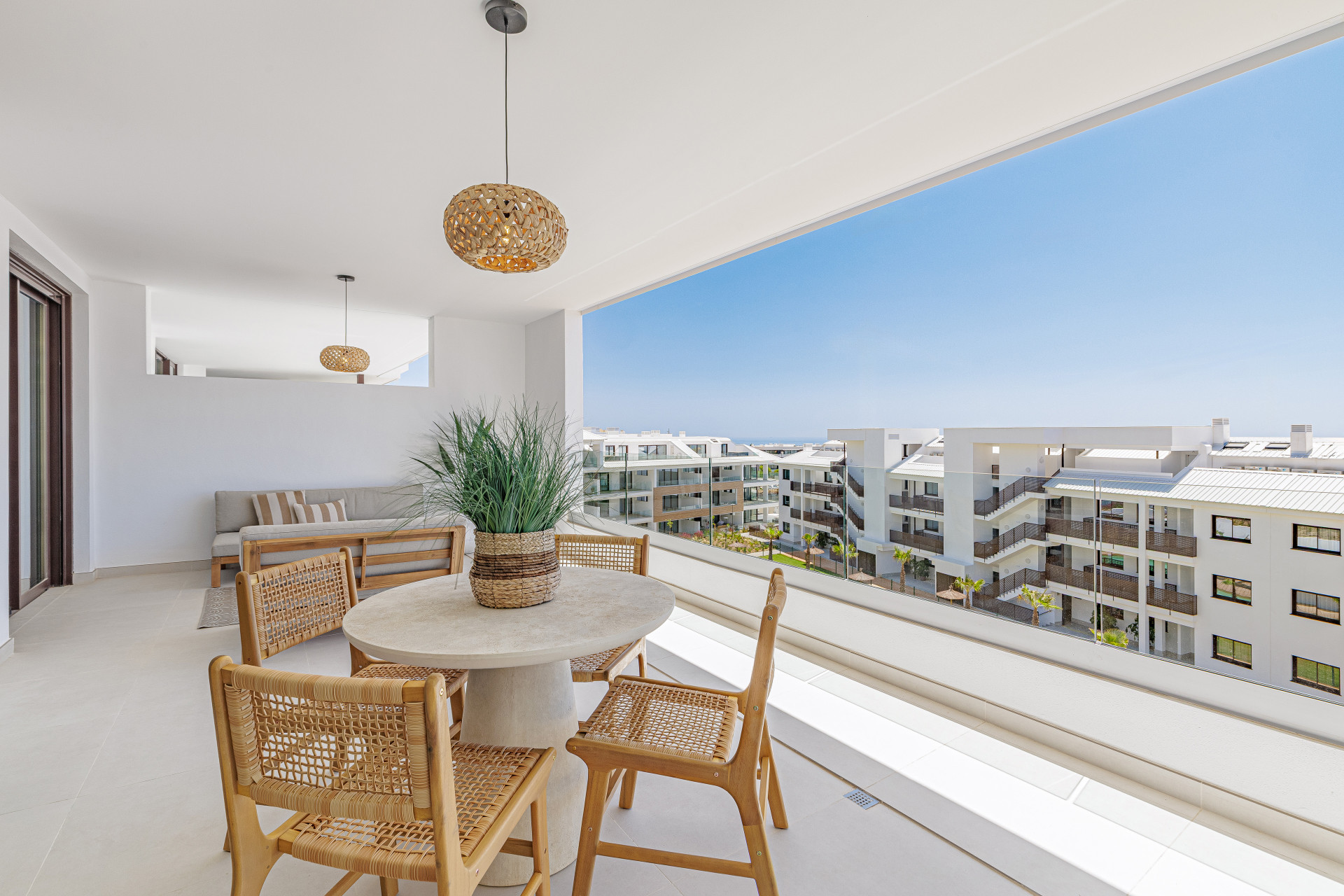 Contemporary Apartment with Exceptional Outdoor Space in Lomas del Higuerón · Photo 15