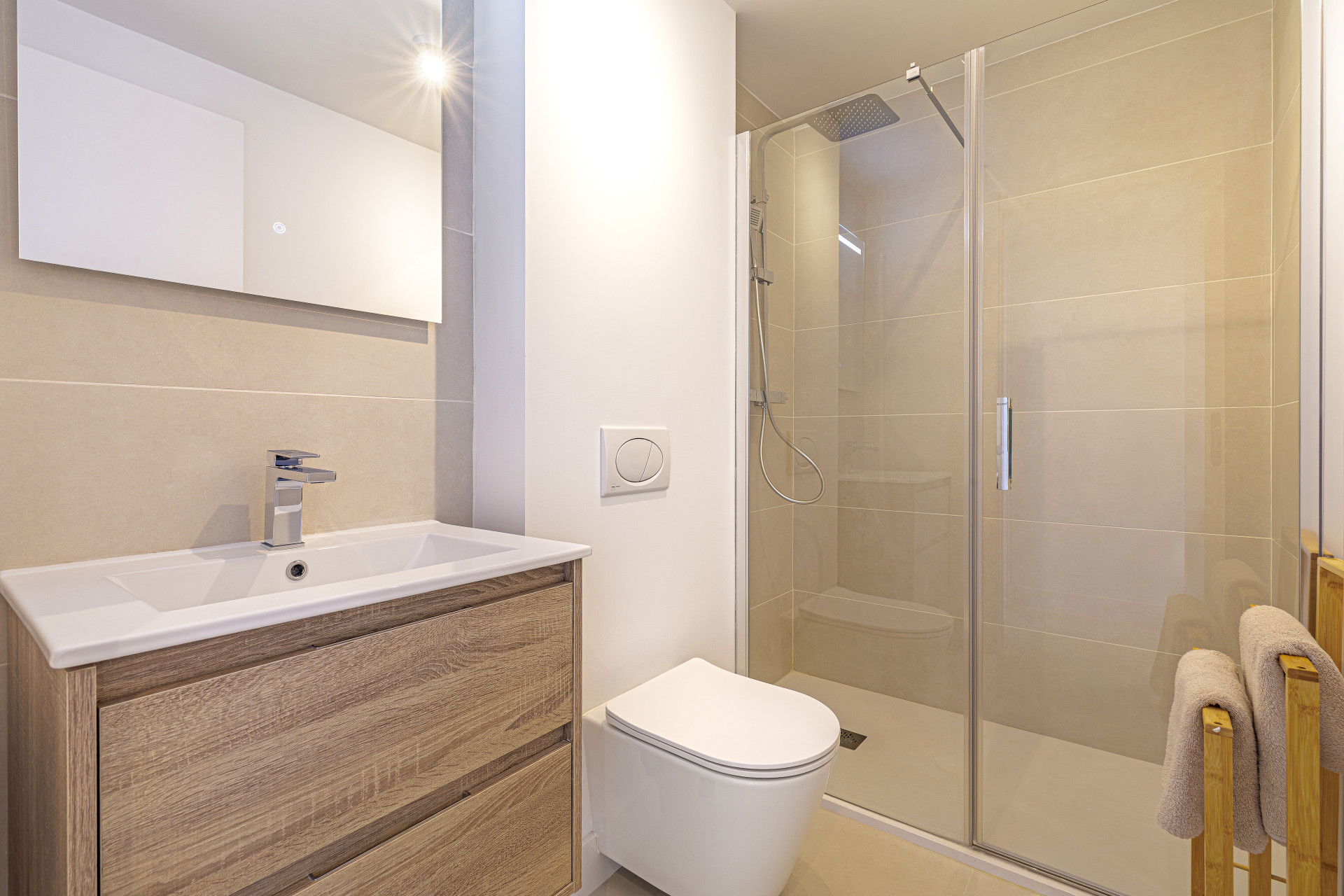 Contemporary Apartment with Exceptional Outdoor Space in Lomas del Higuerón · Photo 22