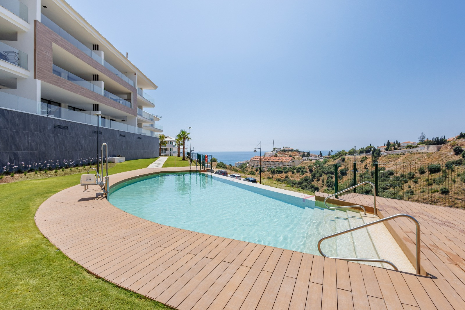 Contemporary Apartment with Exceptional Outdoor Space in Lomas del Higuerón · Photo 39