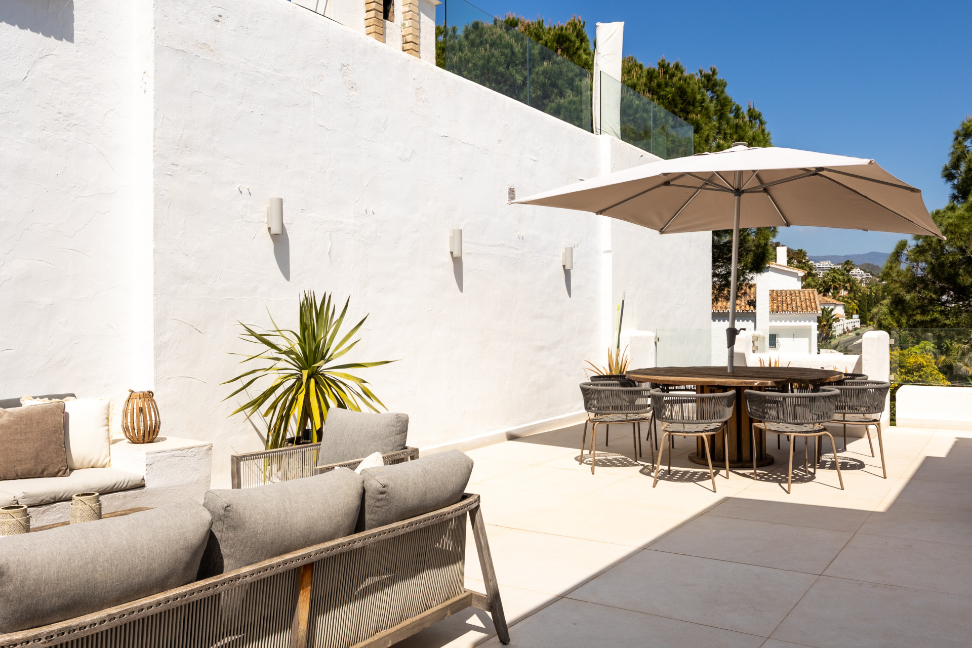 Charming and private duplex apartment located in the heart of Nueva Andalucía’s prestigious Golf Valley · Photo 21