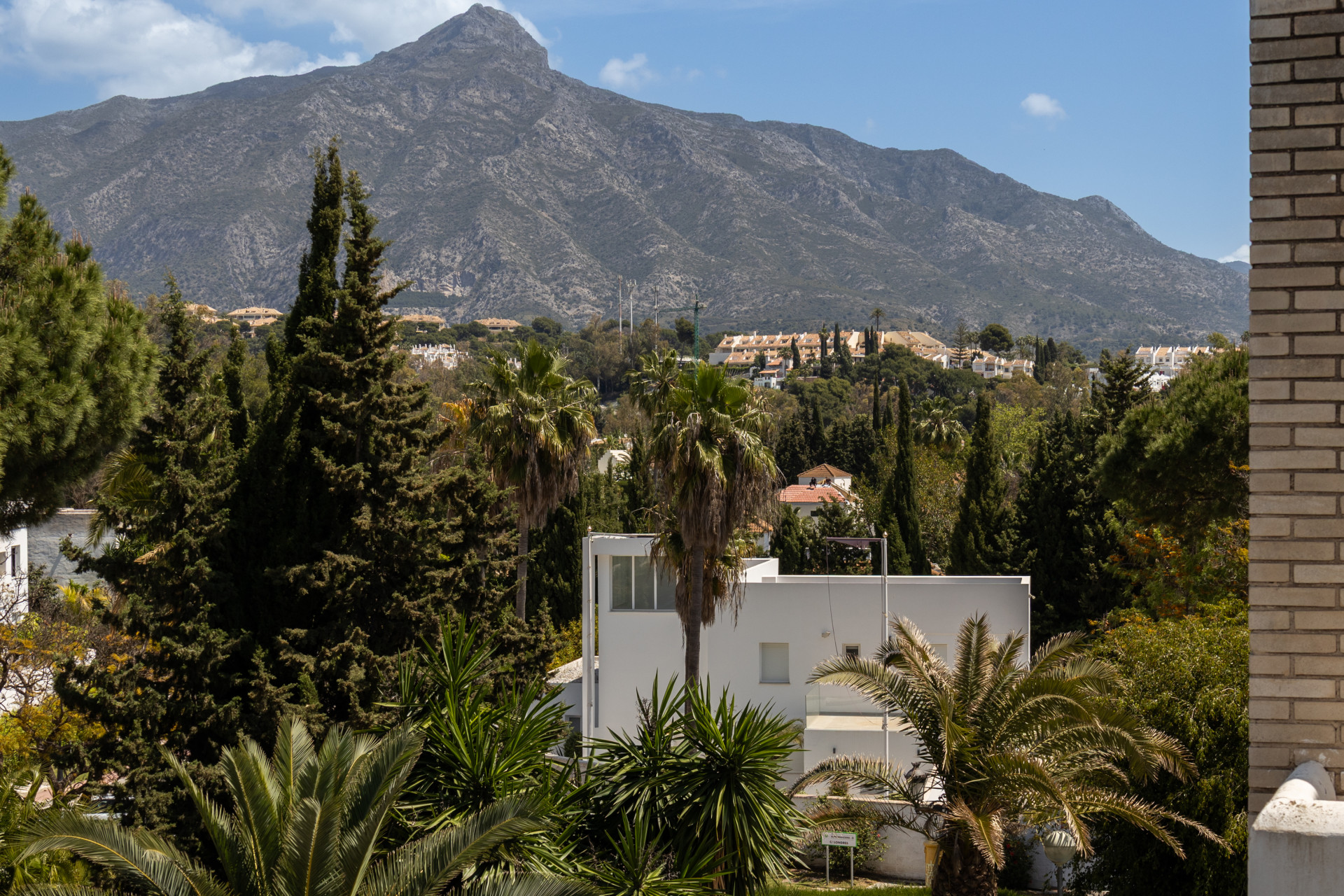 Charming and private duplex apartment located in the heart of Nueva Andalucía’s prestigious Golf Valley · Photo 27