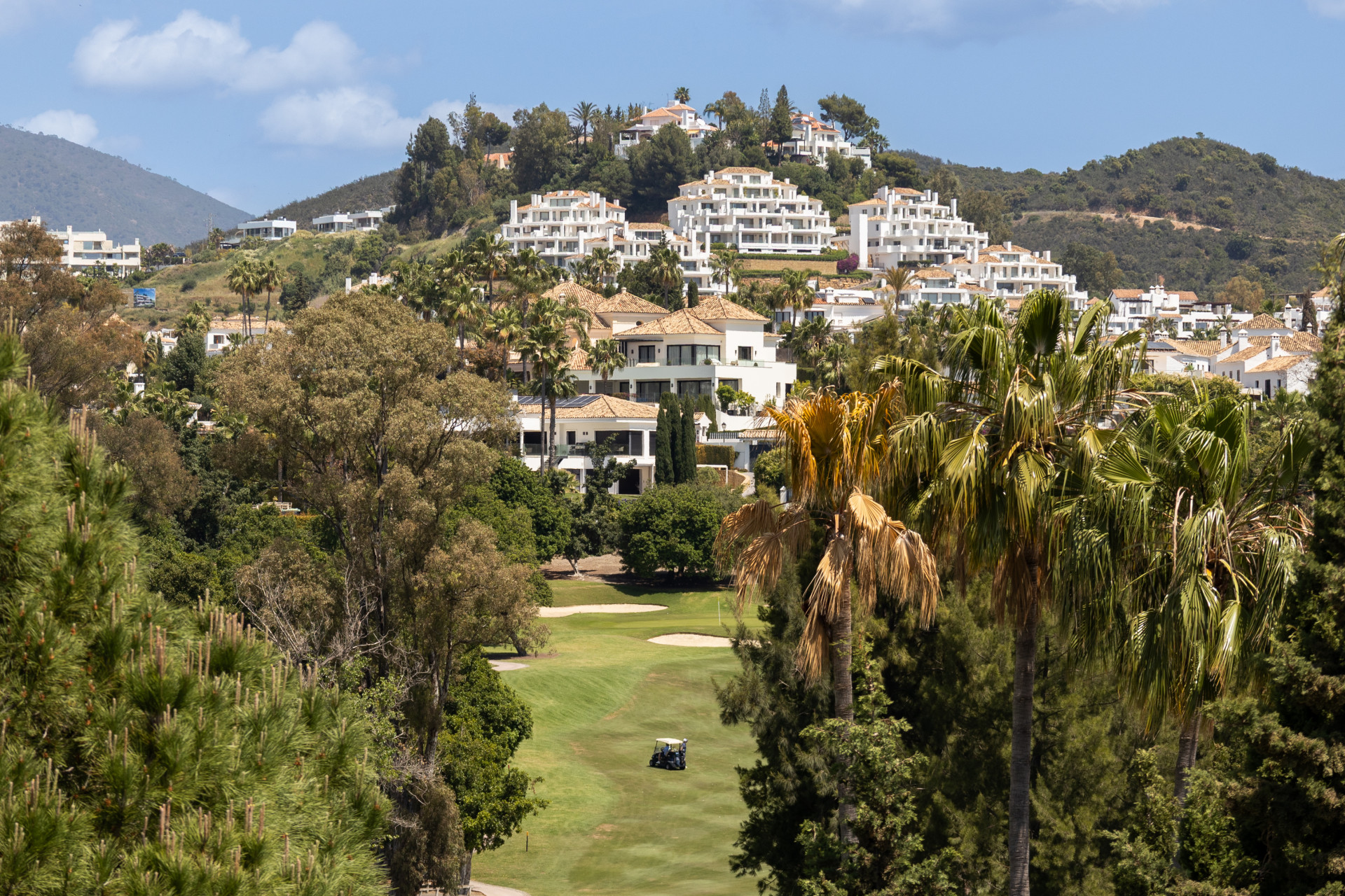Charming and private duplex apartment located in the heart of Nueva Andalucía’s prestigious Golf Valley · Photo 26