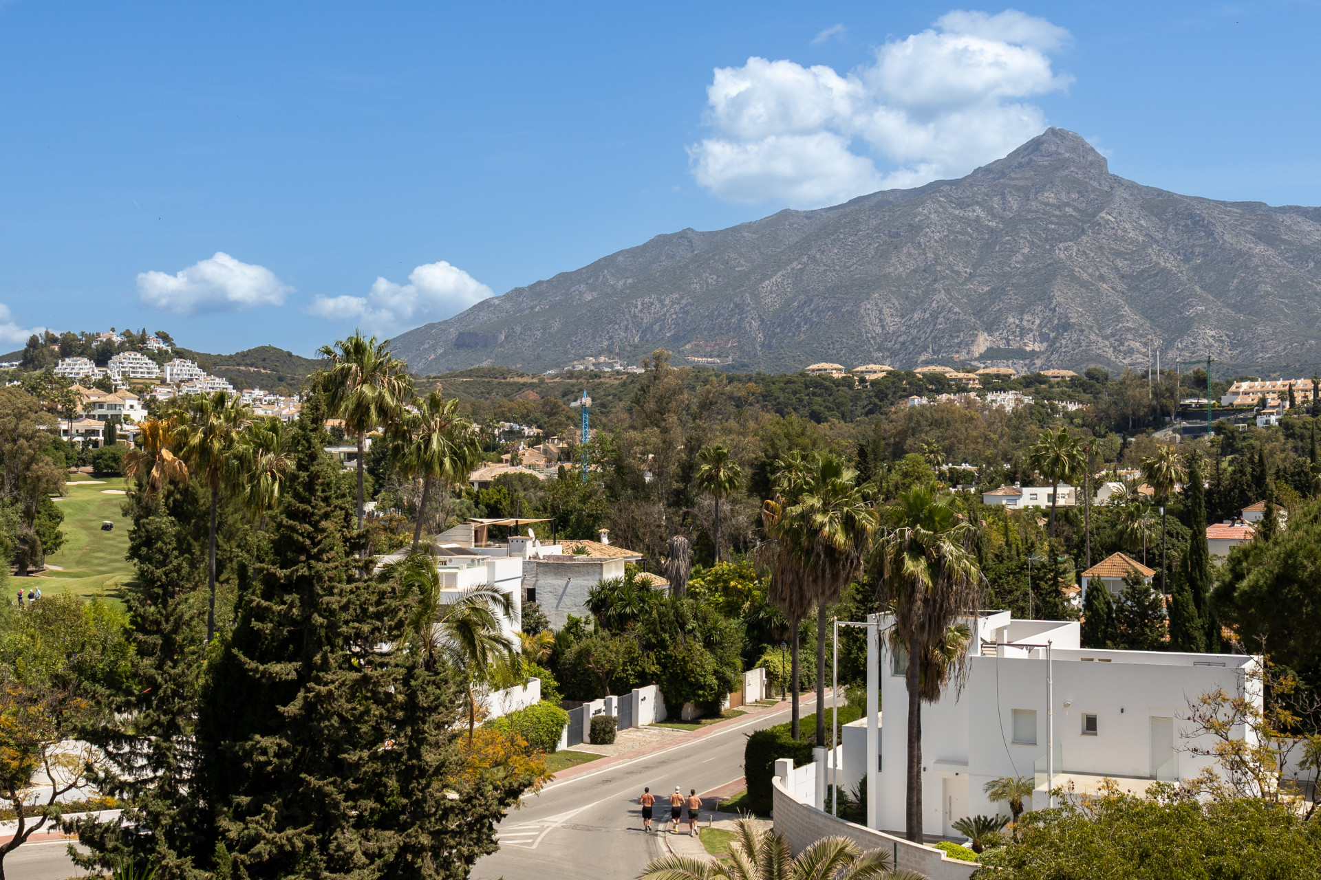 Charming and private duplex apartment located in the heart of Nueva Andalucía’s prestigious Golf Valley · Photo 24