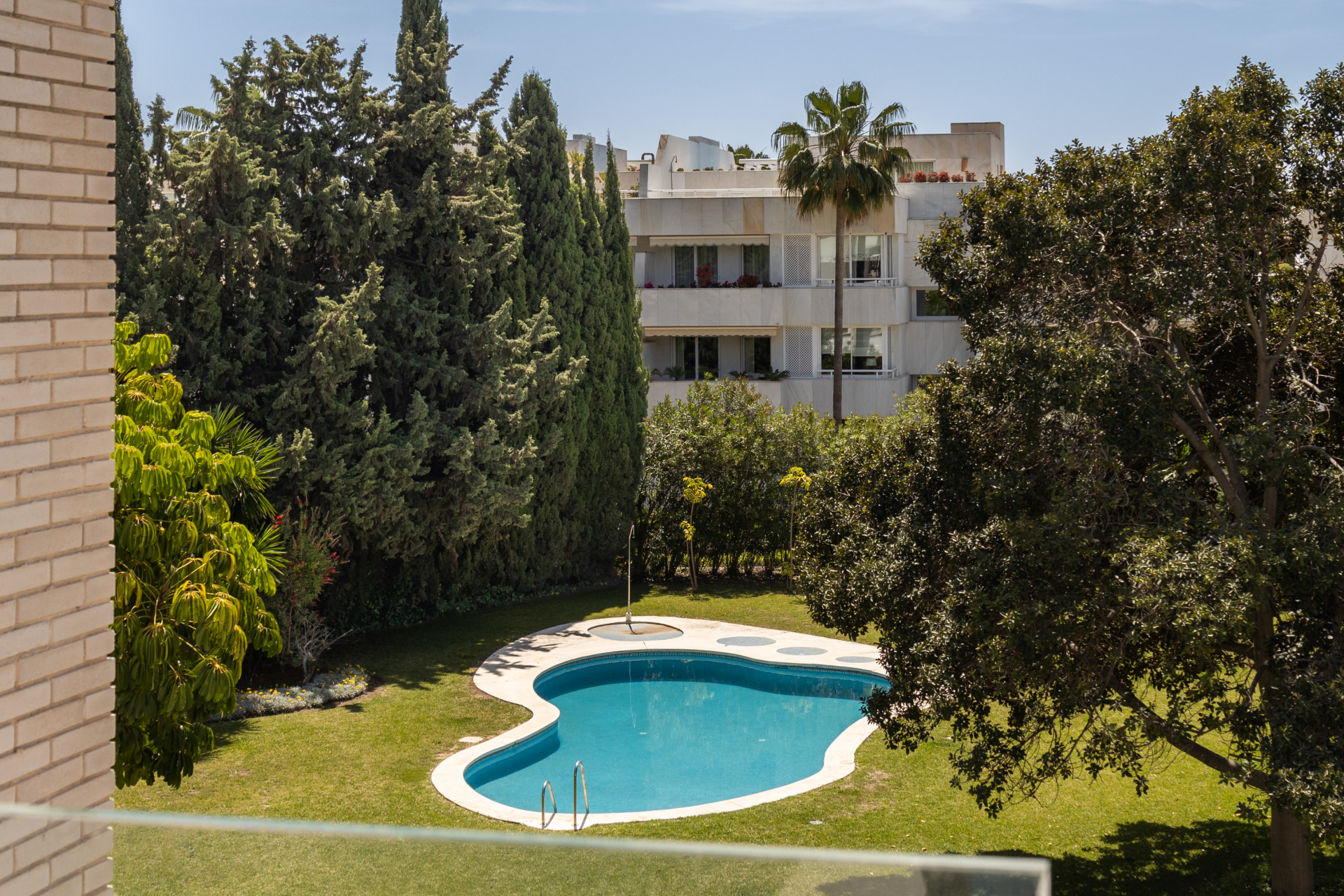 Charming and private duplex apartment located in the heart of Nueva Andalucía’s prestigious Golf Valley · Photo 23