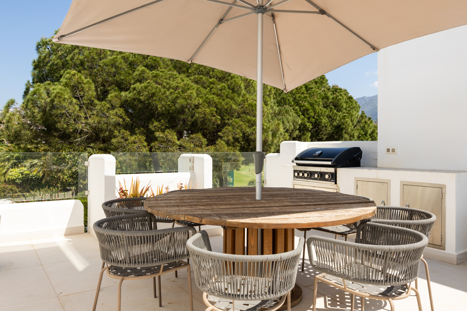 Charming and private duplex apartment located in the heart of Nueva Andalucía’s prestigious Golf Valley · Photo 18