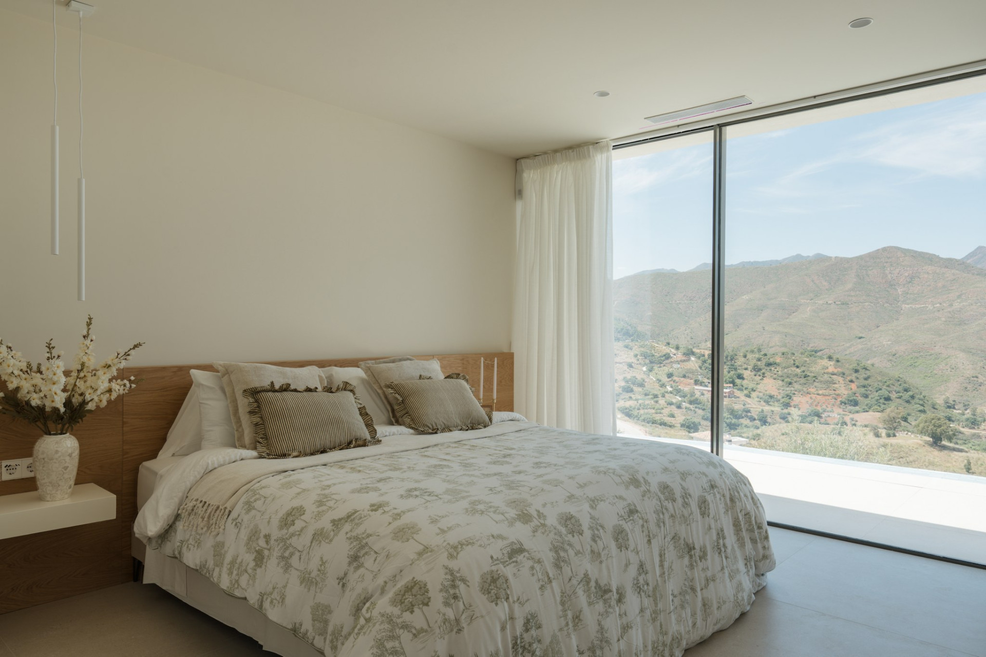 A Design-Led Villa with Panoramic Views in La Cala Golf · Photo 31