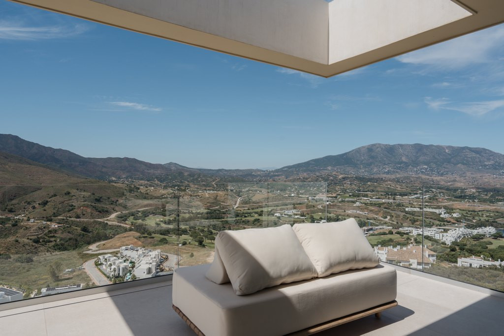 A Design-Led Villa with Panoramic Views in La Cala Golf · Photo 11