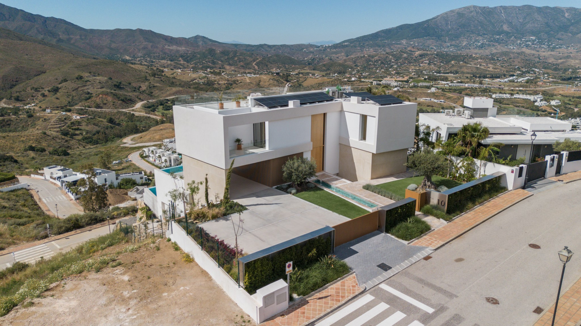 A Design-Led Villa with Panoramic Views in La Cala Golf · Photo 48
