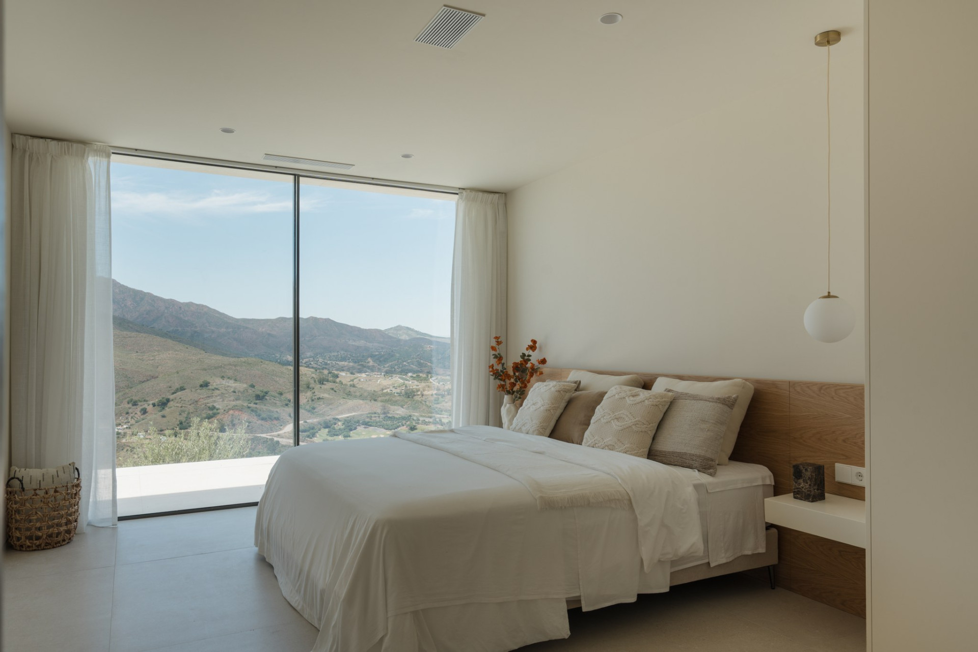 A Design-Led Villa with Panoramic Views in La Cala Golf · Photo 29