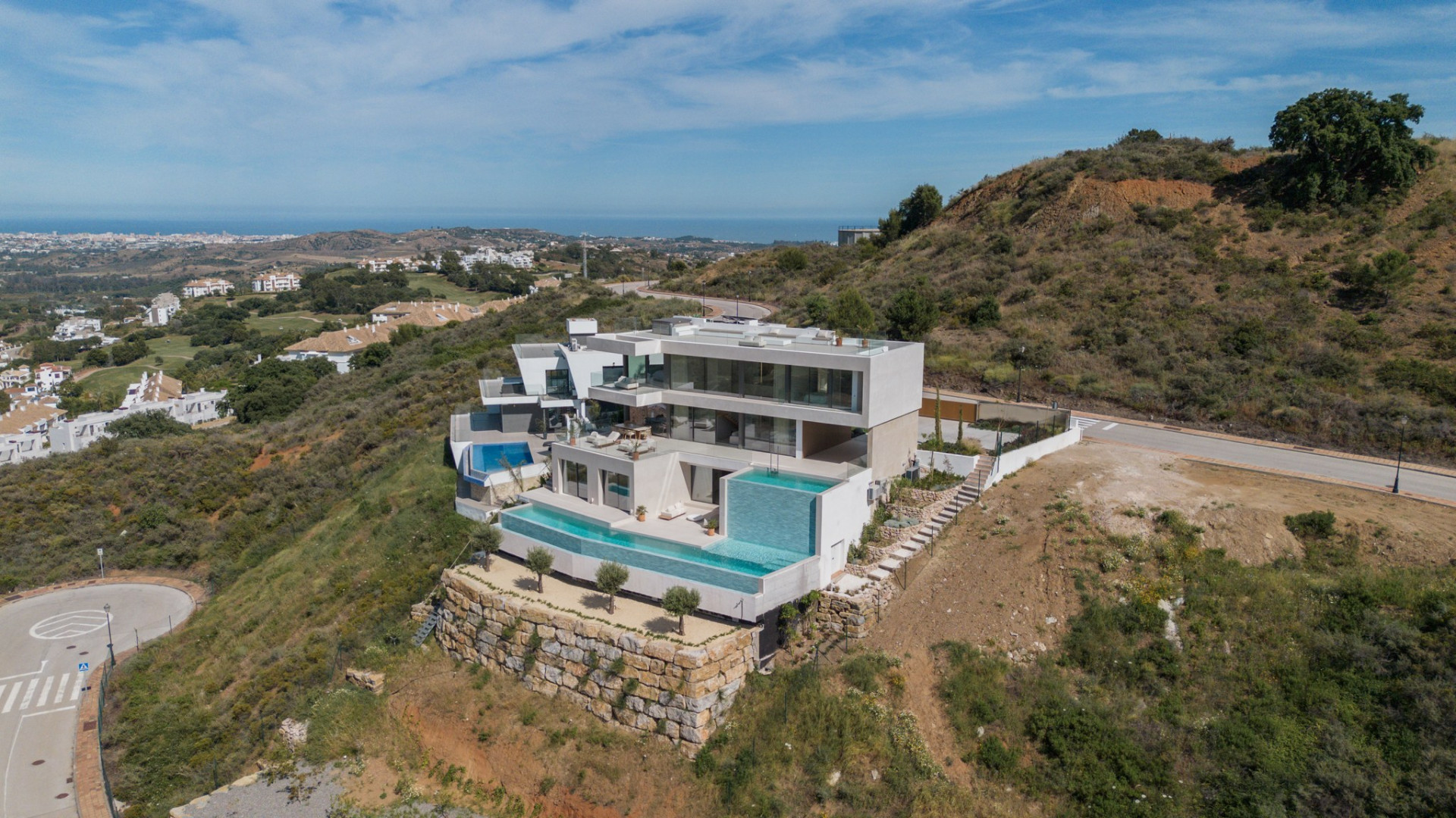 A Design-Led Villa with Panoramic Views in La Cala Golf · Photo 47
