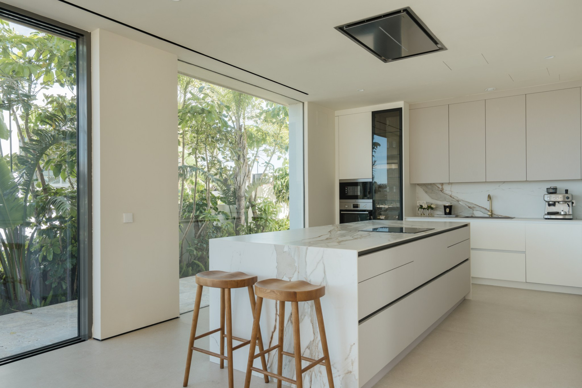 A Design-Led Villa with Panoramic Views in La Cala Golf · Photo 9